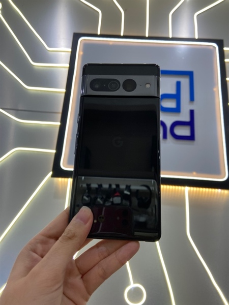 Điện thoại Google Pixel 7 Pro 5G - Chip Tensor G2 - Ram 12/128GB - Màu đen - Ngoại hình: 97% - Cấn góc, màn lưu ảnh nặng - reset có hiện tượng chớp màn active dùng bình thường - Kèm sạc - không bảo hành