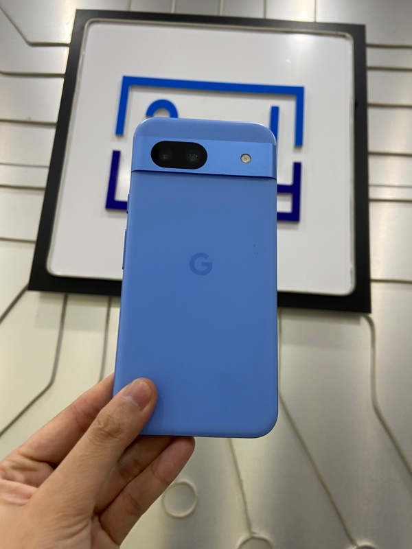 Điện thoại Google Pixel 8A - Chip 9 nhân (nona-core) 1 nhân Cortex-X3, 4 nhân Cortex-A715 và 4 nhân Cortex-A510 - Ram 8/128GB - Màn oled 120HZ - Màu xanh - Ngoại hình: 97% - Body