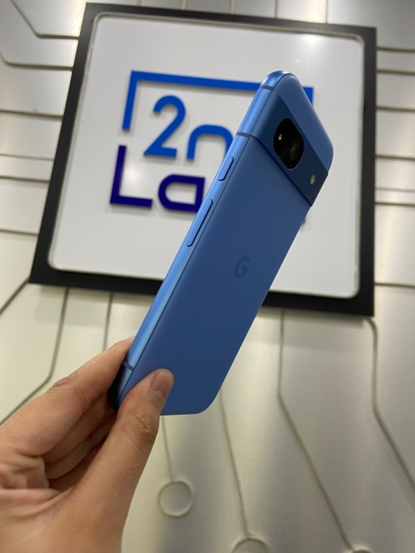 Điện thoại Google Pixel 8A - Chip 9 nhân (nona-core) 1 nhân Cortex-X3, 4 nhân Cortex-A715 và 4 nhân Cortex-A510 - Ram 8/128GB - Màn oled 120HZ - Màu xanh - Ngoại hình: 97% - Body