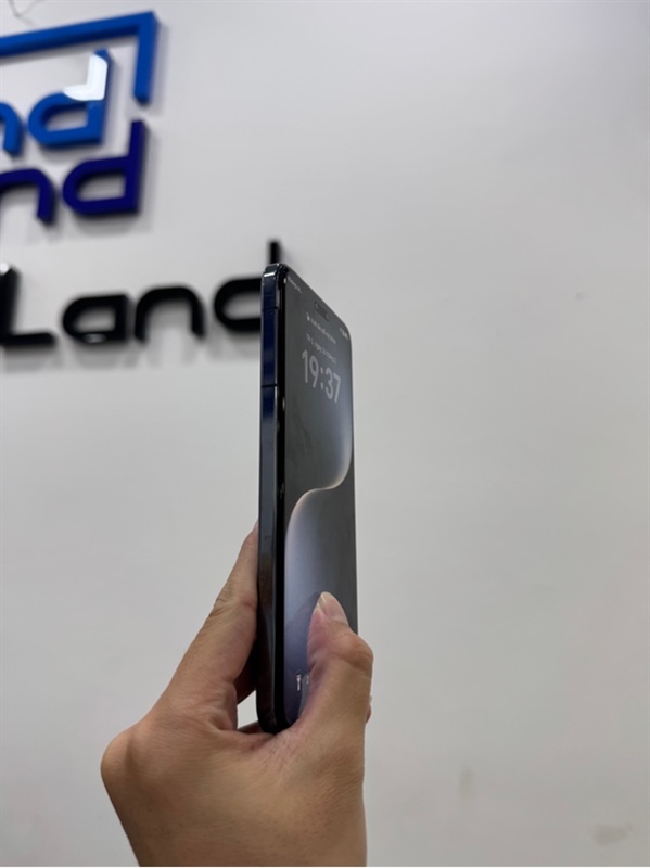 Điện thoại Honor Magic 7 Pro - Bản nội địa - Model: PTP-AN10 - Snapdragon 8 Elite - 12/256Gb. - Pin 100% - Màu đen - Ngoại hình 98% - Còn dán cường lực. - Body 2