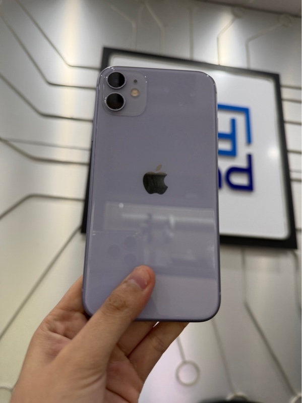 Điện thoại iPhone 11 - LL/A - 128GB - Pin 100% thay new - Màu tím - Ngoại hình: 97% - Màn ám hồng trong , ám viền vàng nặng - Body