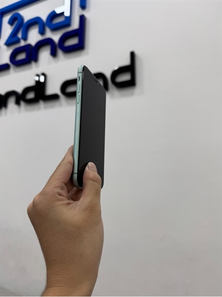 Điện thoại iPhone 11 - LL/A - 64GB - IOS 17.3.1 - Pin 84% - Màu xanh - Ngoại hình 97% - màn ám phản quang - Body 2