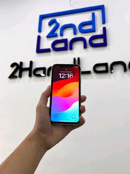 Điện thoại iPhone 11 - LL/A - 64GB - IOS 17.6.1 - Pin 100% lkkxđ - Màu đen - Ngoại hình 97% - Đã thay vỏ, màn trầy ám phản quang - Body 2