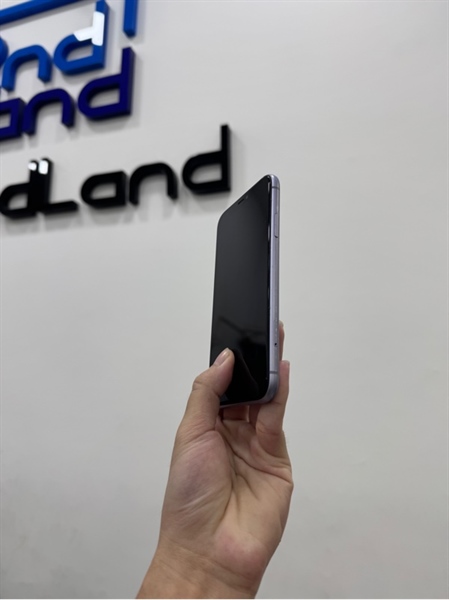 Điện thoại iPhone 11 - LL/A - 64GB - IOS 18.5 - Pin 100% thay new - Màu tím - Ngoại hình 97% - Màn ám bầm phản quang ép kính - Body 1