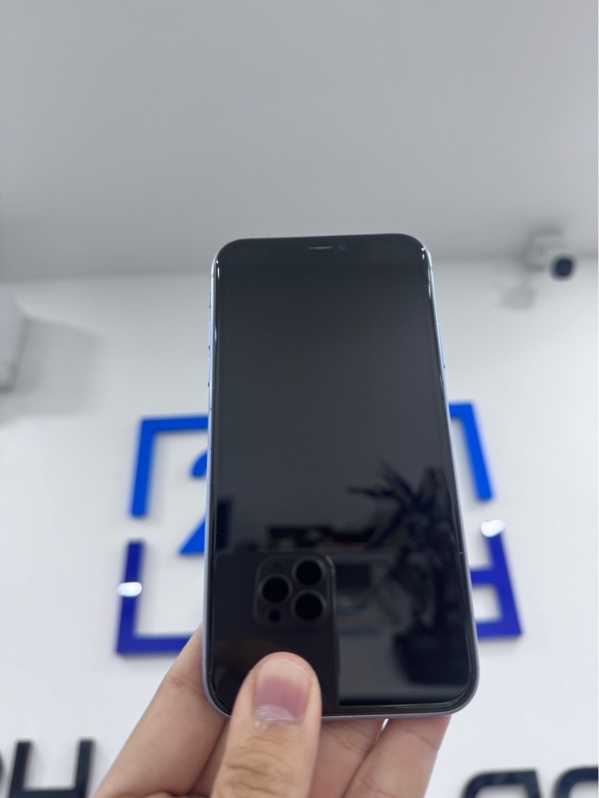 Điện thoại iPhone 11 - LL/A - 64GB - ios 26.4.2 - Màu tím - Pin 89% - Ngoại hình 97% - Màn đã thay, trầy xước nhiều, màn trầy - Kèm sạc linh kiện