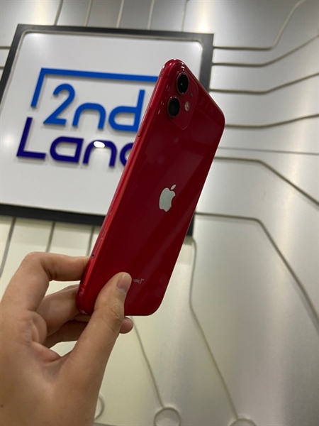 Điện thoại iPhone 11 - LL/A - 64GB - Pin 100% đã thay - Màu đỏ - Ngoại hình: 97% - 1 chấm phản quang, viền tróc sơn, màn xướt, màn ám nhẹ - Body 1