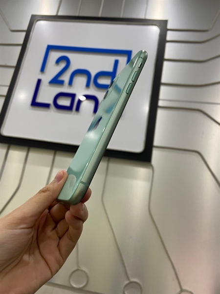 Điện thoại iPhone 11 - LL/A - 64GB - Pin 100% đã thay pin linh kiện - Màu xanh - Ngoại hình: 97% - Màn phản quang, ép kính, thay lưng, nút nguồn lún nhẹ - Body 2