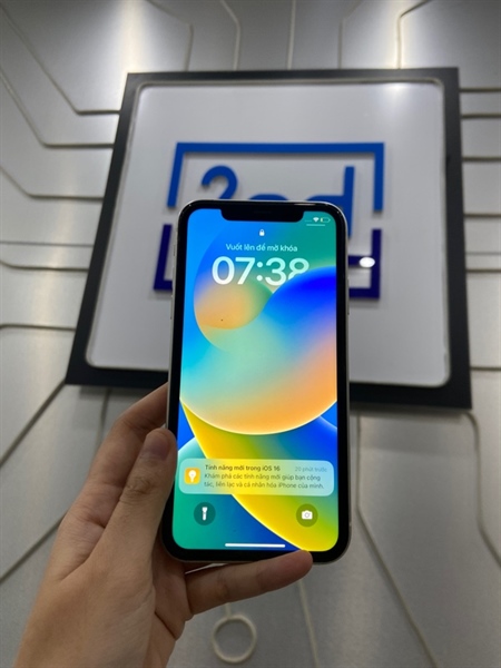 Điện thoại iPhone 11 - LL/A - 64GB - Pin linh kiện 99% - Màu trắng - Ngoại hình: 97% - màn xước nhiều - Body 3