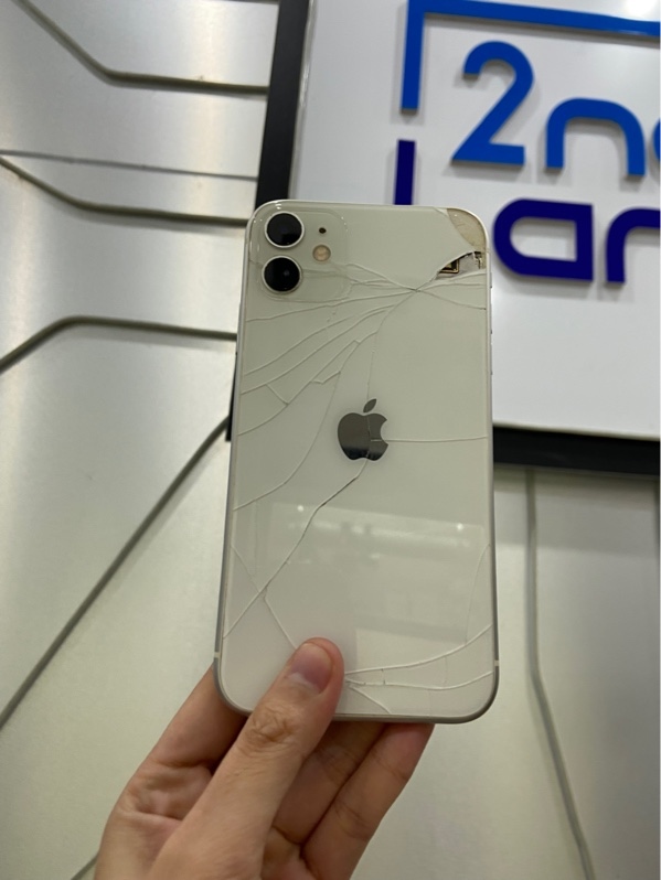 Điện thoại iPhone 11 - LL/A - 64GB - Pin linh kiện - Màu trắng - Ngoại hình: 96% - Bể mặt lưng, màn linh kiện, tróc viền, 1 reset counter - máy qua sữa chữa - Body