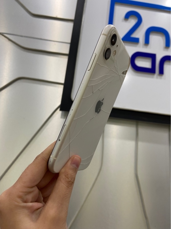 Điện thoại iPhone 11 - LL/A - 64GB - Pin linh kiện - Màu trắng - Ngoại hình: 96% - Bể mặt lưng, màn linh kiện, tróc viền, 1 reset counter - máy qua sữa chữa - Body