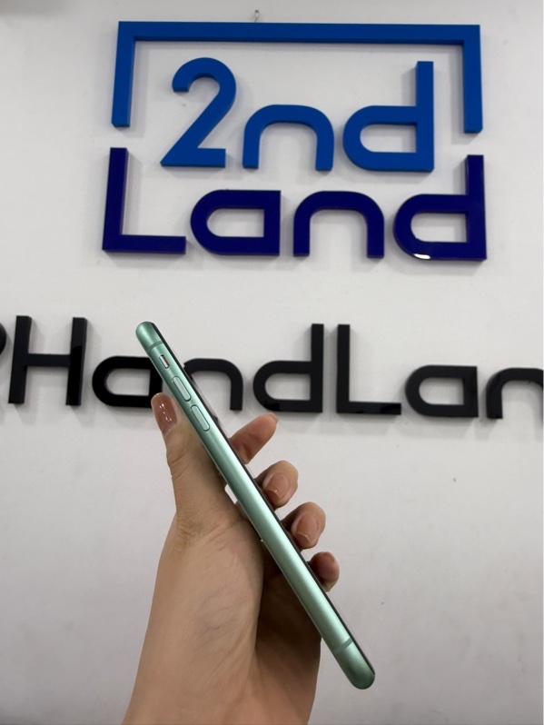 Điện thoại iPhone 11 - LL/A - IOS 17.6.1 - 128gb - Màu xanh - Pin 100% linh kiện không xác định - Ngoại hình 96% - Màn trầy nặng , màn mẻ 1 góc , màn ám vàng, viền trầy cấn - Body