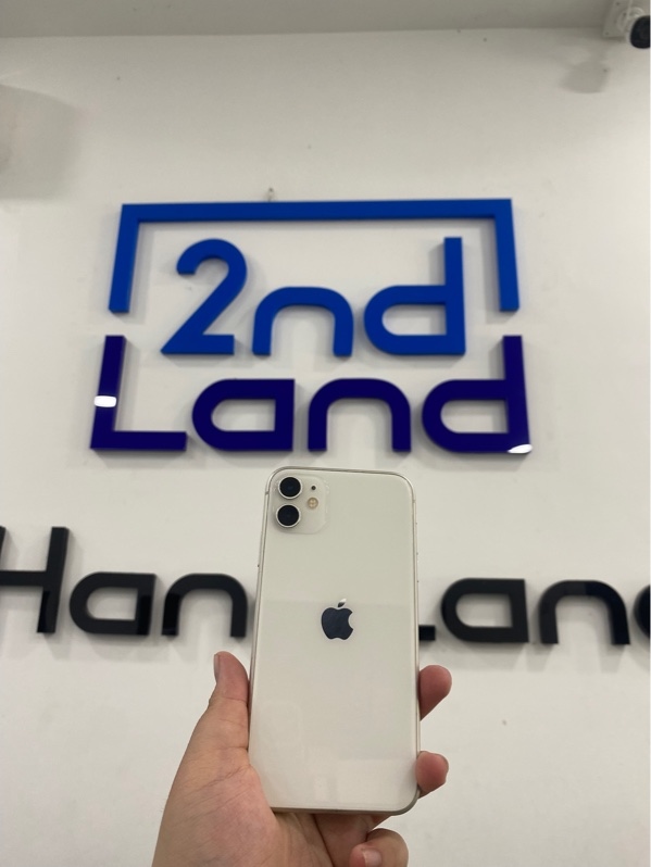 Điện thoại iPhone 11 - LL/A - IOS 18.0 - 64GB - Màu trắng - Pin thay 100% - Ngoại hình 96% - Màn trầy , ép kính , ám hồng , phản quang , viền trầy cấn móp - Kèm sạc linh kiện