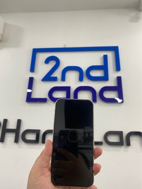 Điện thoại iPhone 11 - LL/A - IOS 18.0 - 64GB - Màu trắng - Pin thay 100% - Ngoại hình 96% - Màn trầy , ép kính , ám hồng , phản quang , viền trầy cấn móp - Kèm sạc linh kiện