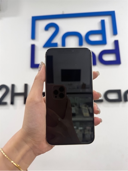 Điện thoại iPhone 11 - Máy lock - LL/A - IOS 26.0 - 64GB - Màu trắng - Pin thay 100% - Ngoại hình 97% - Màn linh kiện , máy thay vỏ , cấn nhẹ , viền trầy - Kèm sạc linh kiện 2