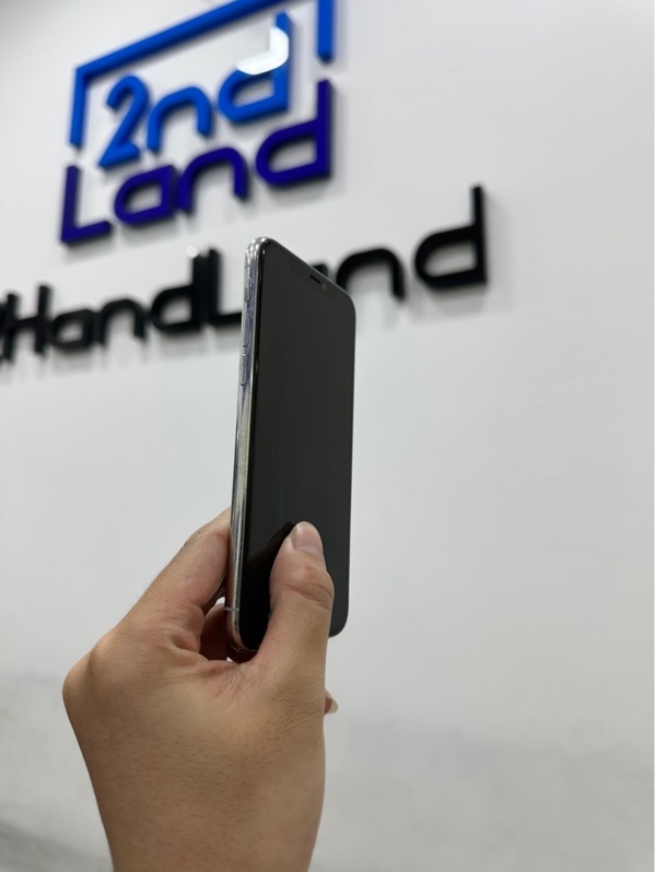 Điện thoại iPhone 11 Pro - 2J/A - 256GB - IOS 26.4.2 - Pin 100% - Màu trắng - Ngoại hình 97% - Màn ám - Body