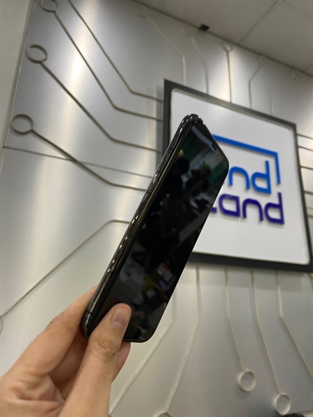 Điện thoại iPhone 11 Pro - LL/A - 64GB - IOS 18.6.2 - Pin 100% thay new - Màu đen - Ngoại hình: 97% - Đã thay màn - Body 3