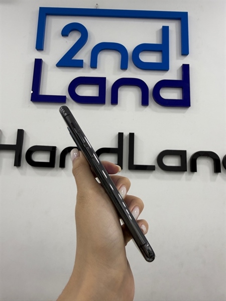 Điện thoại iPhone 11 Pro - LL/A - IOS 26.0 - 64GB - Màu xám - Pin thay 100% - Ngoại hình 97% - màn trầy xước - Body 1