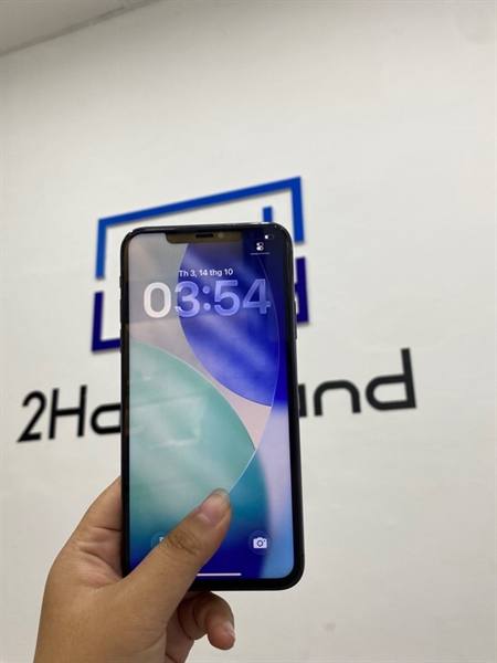 Điện thoại IPhone 11 Pro max - LL/A - 256GB - Màu xám - Pin 100% đã thay new - Màn linh kiện- lưu ảnh - Ngoại hình 98% - Body 2