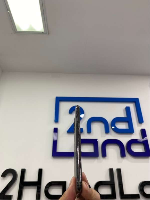 Điện thoại iPhone 11 Pro Max - LL/A - IOS 26.0.1 - 64GB - Pin: 81% - Màu xám - Ngoại hình: 97% - Mất face id, viền trầy cấn, lưng trầy - Body