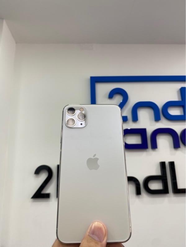 Điện thoại iPhone 11 Pro Max - Máy Lock - Ll/A - 256GB - Pin: 100% thay new - Màu trắng - Ngoại hình: 96% - Cấn trầy viền nặng, thay lưng, màn ám hồng - Body