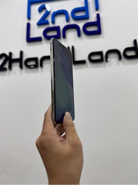 Điện thoại iPhone 11 Promax - LL/A - 256GB - IOS 26.0.1 - Pin 86% - Màu trắng - Ngoại hình 97% - Body 2