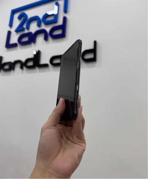Điện thoại iPhone 11 Promax - LL/A - 256GB - IOS 26.01 - Pin 84% - Màu đen - Ngoại hình 97% - Màn ép kính - Body 1