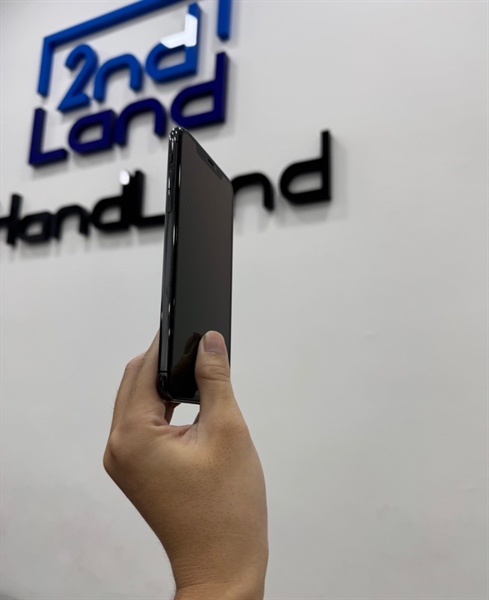 Điện thoại iPhone 11 Promax - LL/A - 256GB - IOS 26.01 - Pin 84% - Màu đen - Ngoại hình 97% - Màn ép kính - Body 2