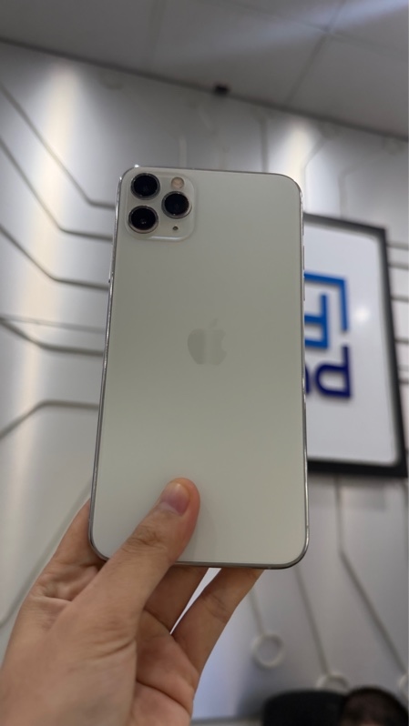 Điện thoại iPhone 11 Promax - LL/A - 256GB - Pin 99% đã thay - Màu trắng - Ngoại hình: 96.5% - Màn ám vàng + ép kính , đã thay lưng -Body