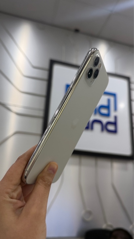 Điện thoại iPhone 11 Promax - LL/A - 256GB - Pin 99% đã thay - Màu trắng - Ngoại hình: 96.5% - Màn ám vàng + ép kính , đã thay lưng -Body