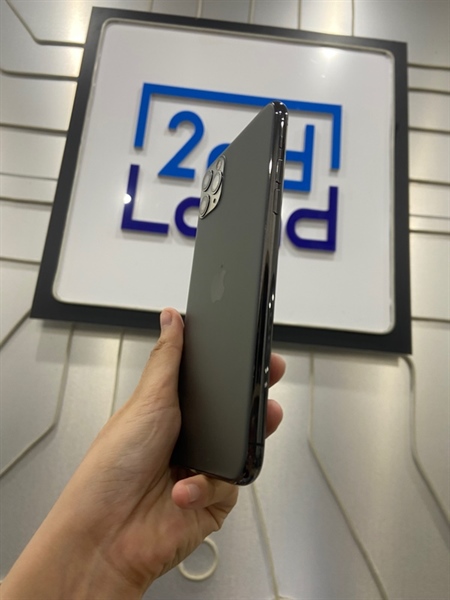 Điện thoại iPhone 11 Promax - LL/A - 64GB - IOS 18.5 - Pin 100% thay new - Màu đen - Ngoại hình: 98% - Body 1