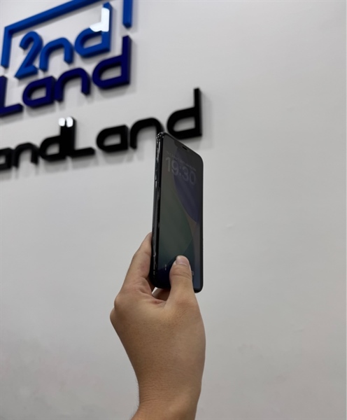 Điện thoại iphone 11 Promax - LL/A - 64GB - IOS 26.1 - Pin 100% thay new - Màu xanh lá - Ngoại hình 97% - Màn linh kiện đã thay lưng màu đen - Body 2