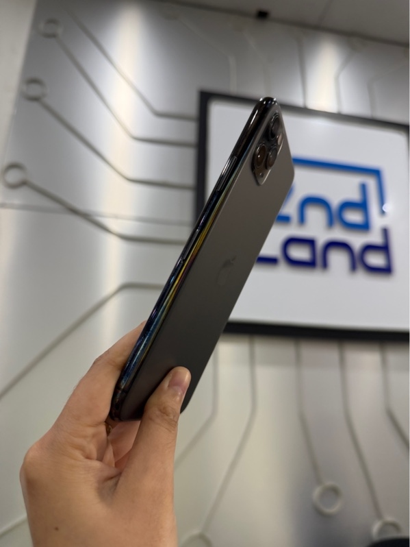Điện thoại iPhone 11 Promax - LL/A - 64GB - Pin 100% đã thay pin linh kiện - Màu đen - Ngoại hình: 97% - mẻ viền cam - Body