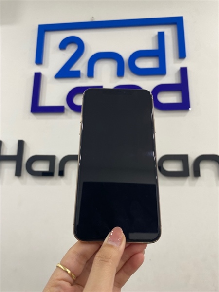 Điện thoại iPhone 11 Promax - LL/A - IOS 18.0.1 - 64gb - Màu vàng - Pin LKKXD 100% - Ngoại hình 97% - Trầy xước nhẹ - Kèm sạc linh kiện 1