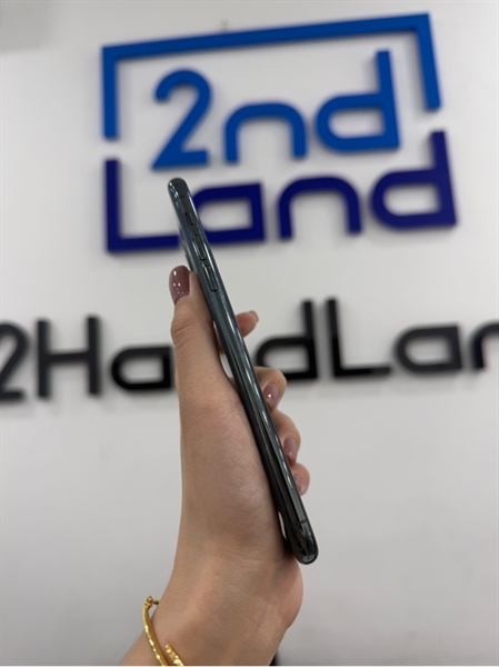 Điện thoại iPhone 11 promax - LL/A - IOS 18.6 - 64GB - Màu xanh lá - Pin 100% LKKXĐ - Ngoại hình 97% - Màn trầy - Kèm sạc 1