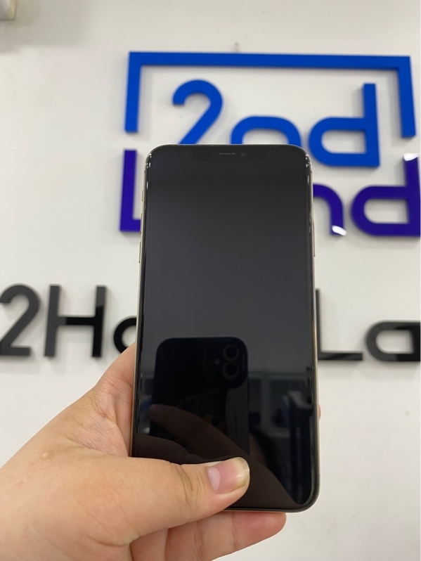 Điện thoại iPhone 11 Promax - LL/A - IOS 26.2.1 - 64GB - Màu vàng - Pin 90% - Ngoại hình 97% - Màn hằn 1 mảng hồng giữa màn , màn ép kính , kính trầy , viền trầy tróc sơn - Body