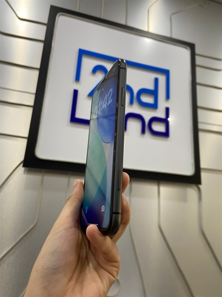 Điện thoại iPhone 11 - VN/A - 128GB - IOS 12.6 - Pin 84% - Màu đen - Ngoại hình: 98% - Màn ám - Body 2