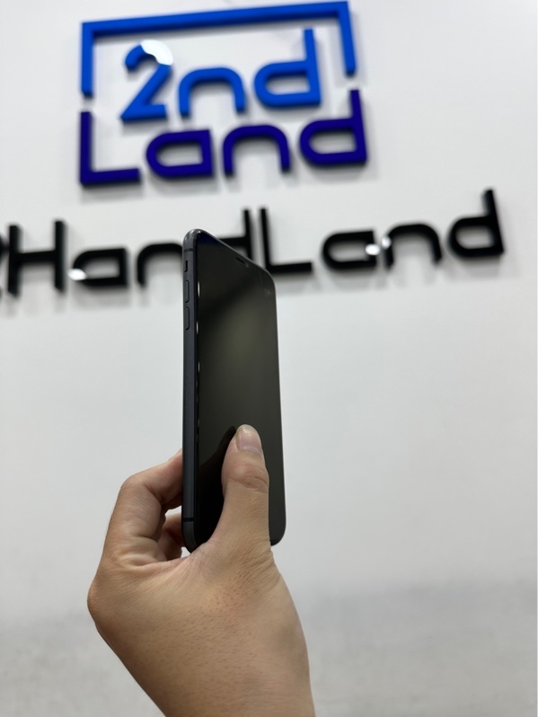 Điện thoại iPhone 11 - VN/A - 128GB - IOS 18.4.1 - Pin 100% đã thay linh kiện - Màu đen - Ngoại hình 97% - Màn ám xanh,nứt 1 kính cam sau nhẹ - Body