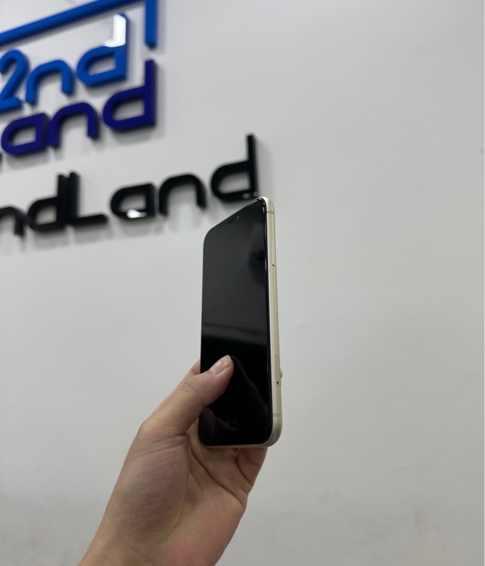 Điện thoại iPhone 11 - VN/A - 128GB - IOS 26.4- Pin 100% thay new - Màu trắng - Ngoại hình 97% - màn ám - Body.