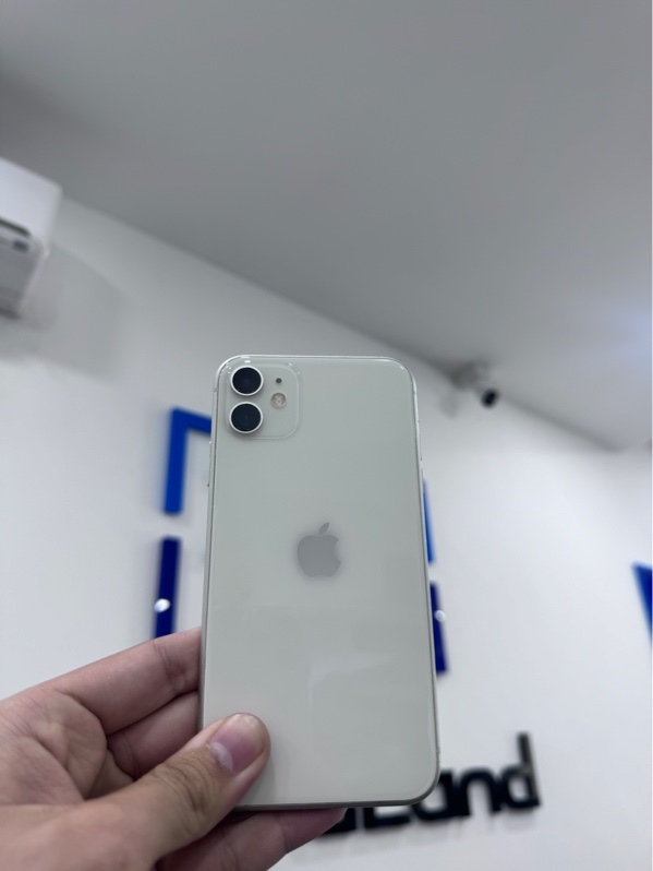 Điện thoại iPhone 11 - VN/A - ios 26.5 - 64gb - Màu trắng - Pin thay 100% - Ngoại hình 97% - bể cụm kính cam, cấn viền, màn ám hồng - Body