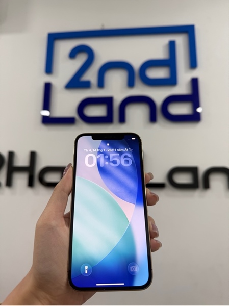 Điện thoại iPhone 12 pro - J/A - IOS 26.2 - 256GB - Màu vàng - Pin 100% - Ngoại hình 97% - Màn xước dăm viền , cấn sườn - Body 2