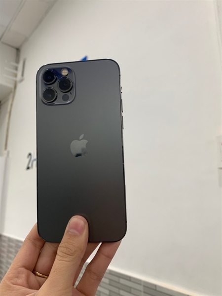 Điện thoại iPhone 12 Pro - LL/A - 128GB - Màu đen - Pin 100% linh kiện - Ngoại hình: 97,5% - Viền sườn chấm bi - Body