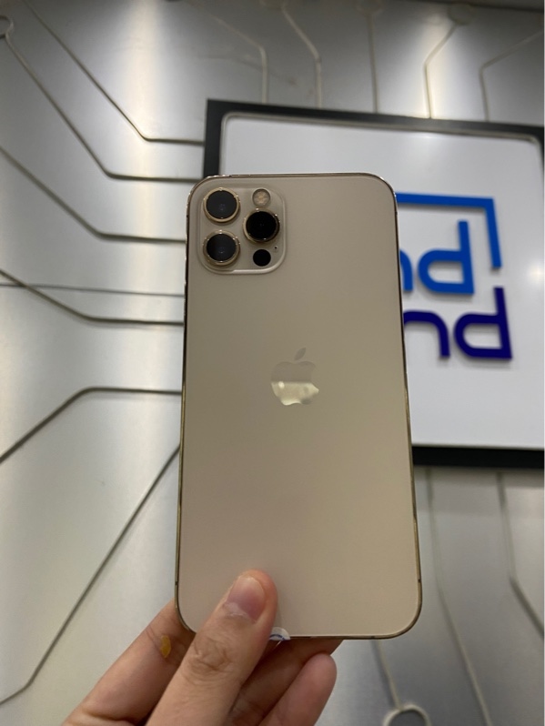 Điện thoại iPhone 12 Pro - LL/A - 128GB - Pin 81% - Màu gold - Ngoại hình: 97% - Màn xướt nhiều đánh kính, 1 đốm trắng trên màn, hư faceid, lỗi cam trước, sau - Body