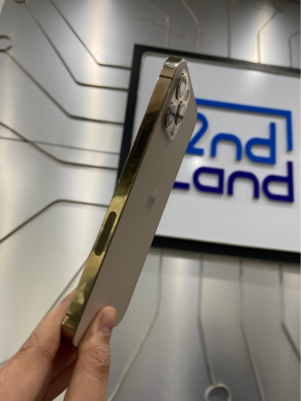 Điện thoại iPhone 12 Pro - LL/A - 128GB - Pin 81% - Màu gold - Ngoại hình: 97% - Màn xướt nhiều đánh kính, 1 đốm trắng trên màn, hư faceid, lỗi cam trước, sau - Body