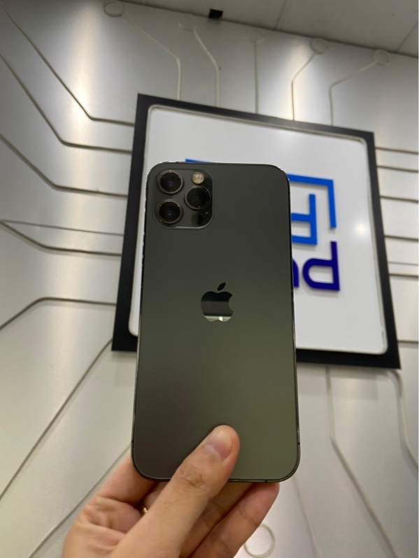 Điện thoại iPhone 12 Pro - LL/A - 256GB - Pin không xác định - Màu đen - Ngoại hình: 97% - Cấn sườn, loa nhỏ, màn đánh kính - Body