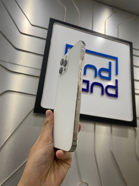 Điện thoại iPhone 12 Promax - LL/A - 128GB - IOS 18.4 - Pin 100% thay new - Màu trắng - Ngoại hình: 96% - Màn hồng đốm, đã thay lưng - Body 1