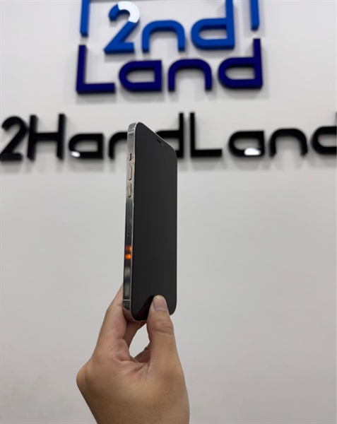 Điện thoại iPhone 12 Promax - LL/A - 128GB - IOS 26.1 - Pin 100% - Màu trắng - Ngoại hình 97% - Camera đốm bụi nhẹ - Body 2