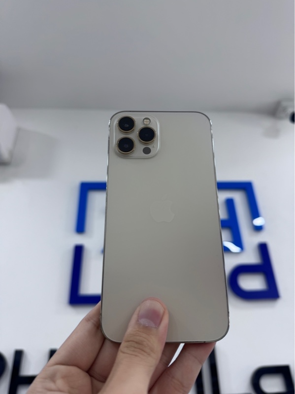 Điện thoại iPhone 12 promax - LL/A - 128gb - IOS 26.6.2 - Màu vàng - Pin LKKXD 100% - Ngoại hình 97% - Đã thay màn, lưng LK, vỏ LK, cam chính mất phấn, cụm kính cam LK, màn ám vàng - Body