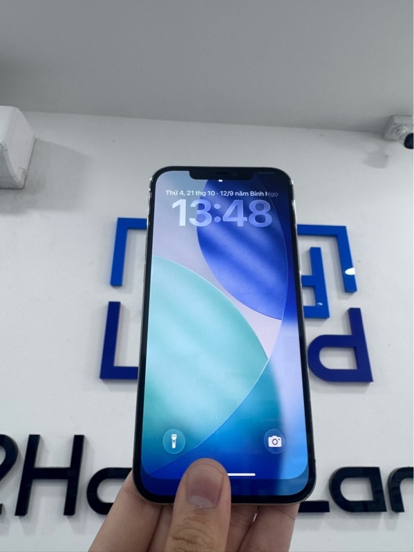 Điện thoại iPhone 12 promax - LL/A - 128gb - IOS 26.6.2 - Màu vàng - Pin LKKXD 100% - Ngoại hình 97% - Đã thay màn, lưng LK, vỏ LK, cam chính mất phấn, cụm kính cam LK, màn ám vàng - Body