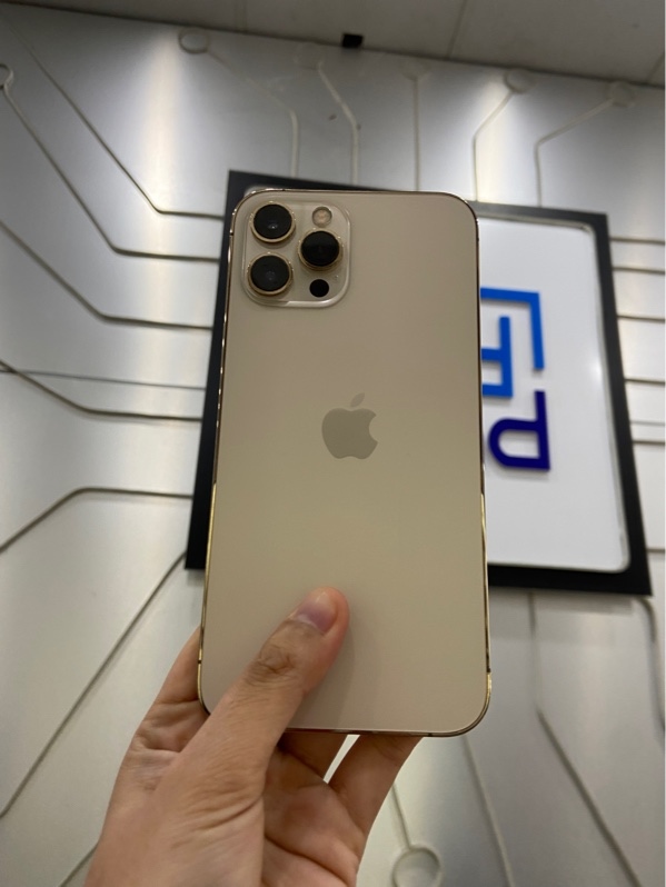Điện thoại iPhone 12 ProMax - LL/A - 128GB - Pin 100% thay new - Màu vàng - Ngoại hình: 97% - Màn xước dăm , sườn cấn - Body