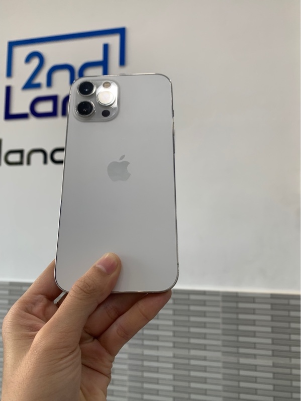 Điện thoại iPhone 12 Promax - LL/A - 256GB - Màu silver - Pin 67% chu kì sạc 1023 lần - Ngoại hình: 97% - Sườn oxi hóa nặng - Body
